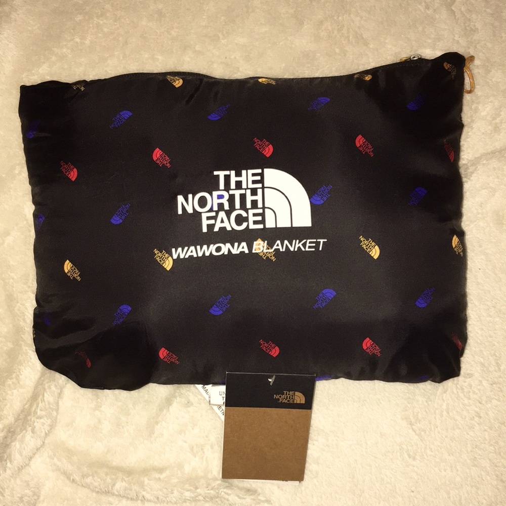 The North Face Wawona TNF Black Tossed Logo Camping Blanket